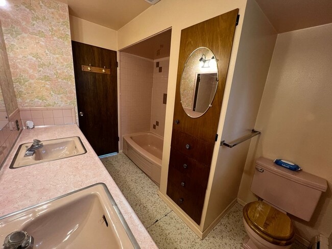 Building Photo - 3728 W Delbert Ave