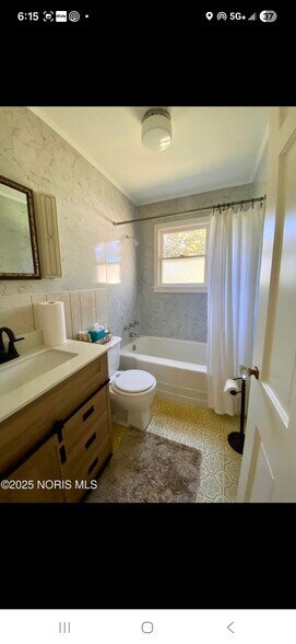 Building Photo - 3331 Van Fleet Pky