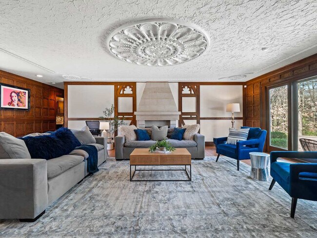 Building Photo - 1811 Breezewood Dr