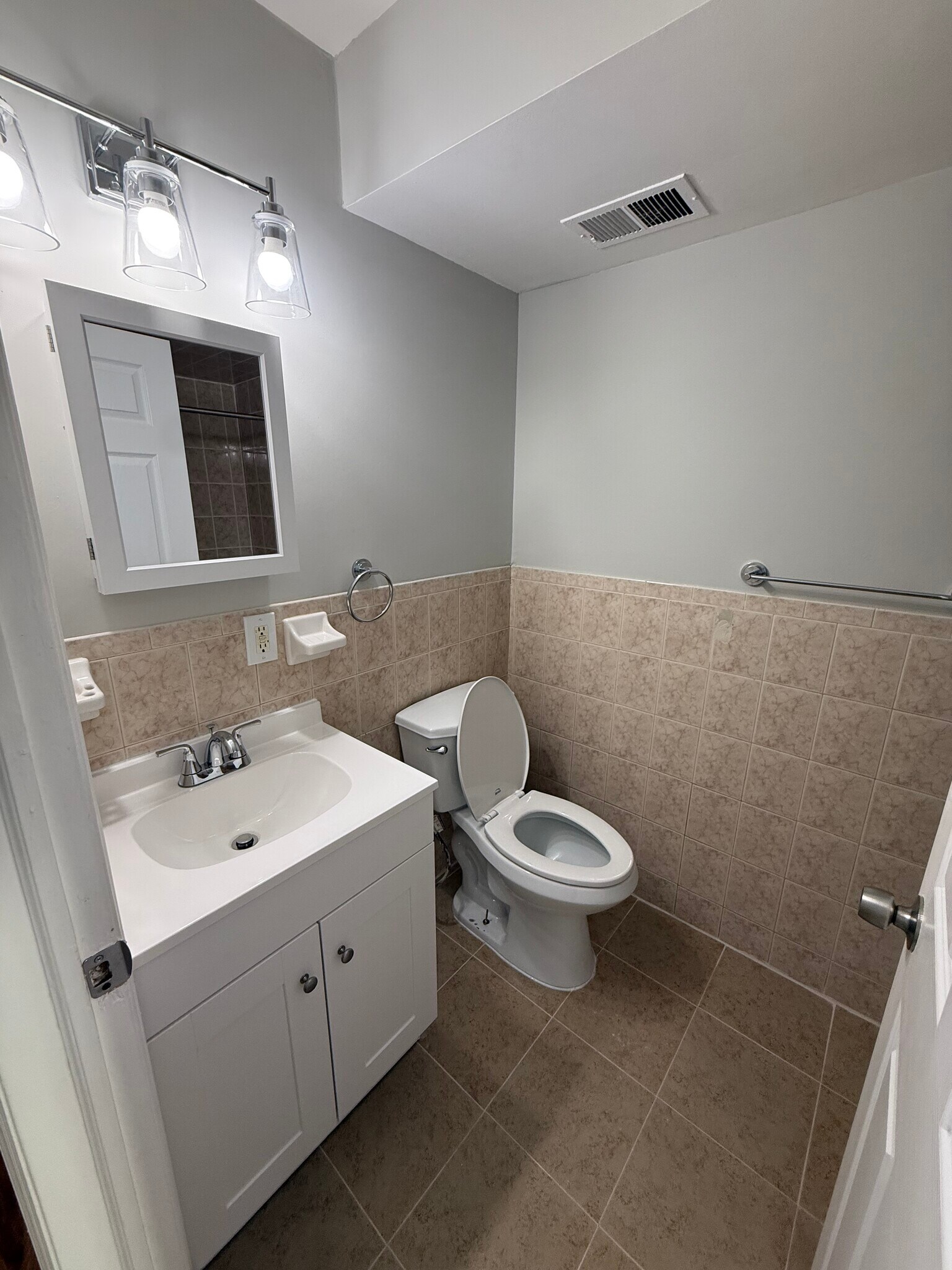 Building Photo - 535 Central Ave