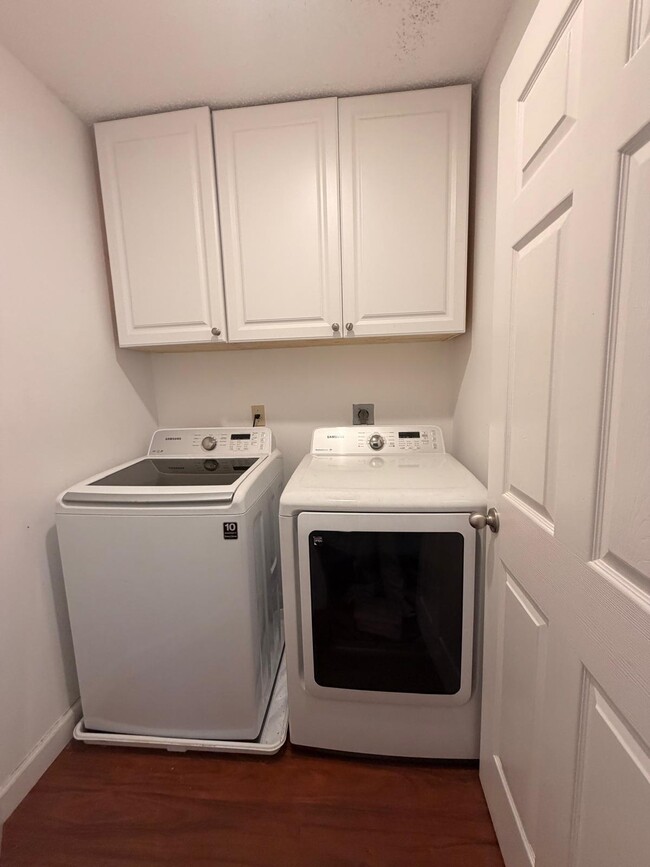 Building Photo - 1902 SW Aladdin St