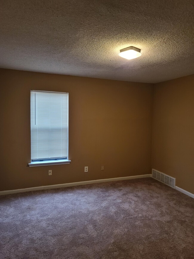 Building Photo - 5791 Plum Valley Dr