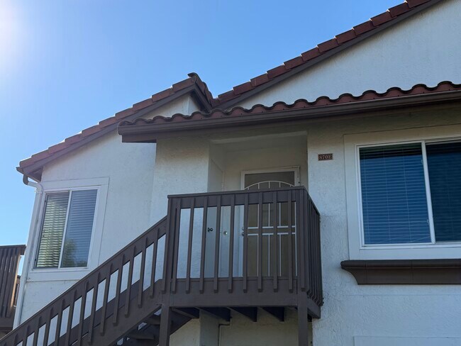 Building Photo - 870 S Rancho Santa Fe Rd