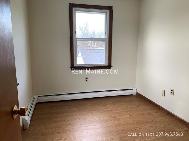 Building Photo - 13 Hemlock St