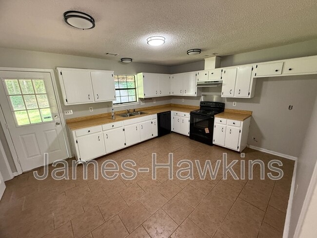 Building Photo - 3820 Donna Dr