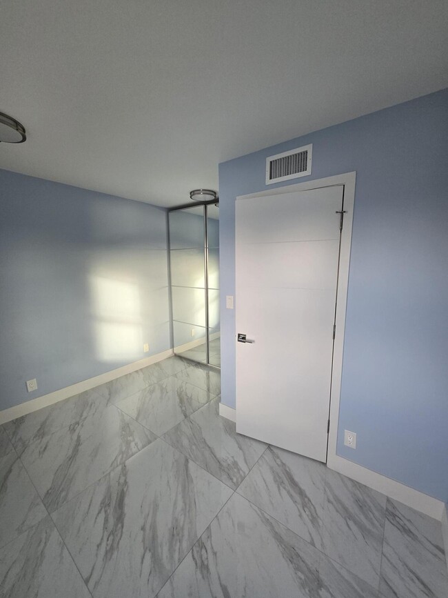 Building Photo - 137 Golden Isles Dr