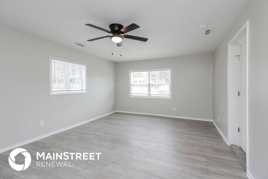 Building Photo - 220 Pine Rd