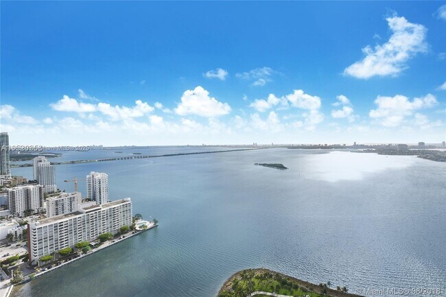 Building Photo - 1900 N Bayshore Dr