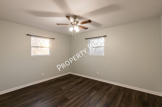 Building Photo - 2290 Malibu Dr SE