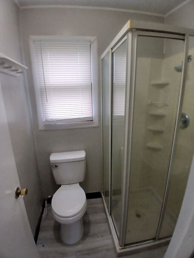 Building Photo - Freshly Renovated 3-Bed, 2-Bath Home with Detached Garage