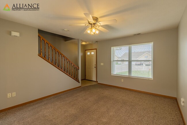 Building Photo - Large Duplex!