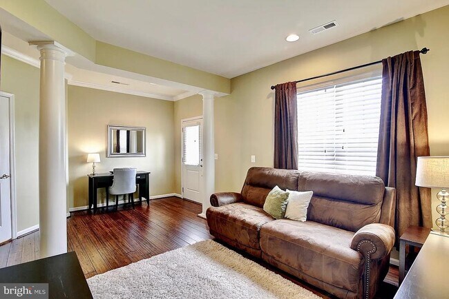 Building Photo - 43893 Eastgate View Drive