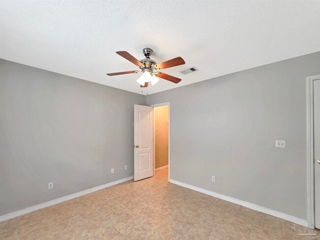 Building Photo - 3359 Green Briar Cir