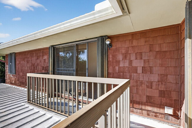 Building Photo - 3004 SE Round Table Dr