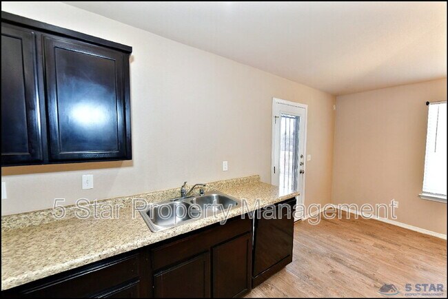 Building Photo - 916 Villa Seca Dr
