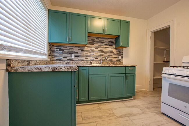 Primary Photo - 106-108 38th St