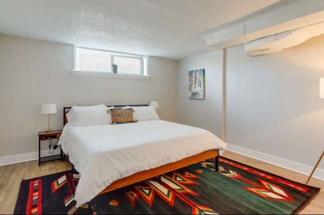 Building Photo - Updated 2BD, 1BA Half-Duplex in North Park...