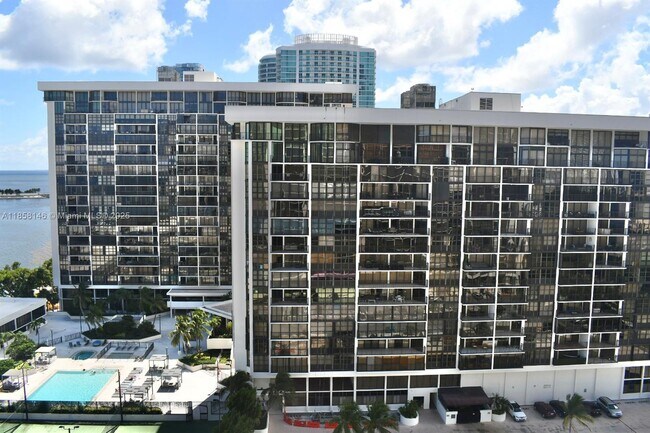 Building Photo - 1901 Brickell Ave