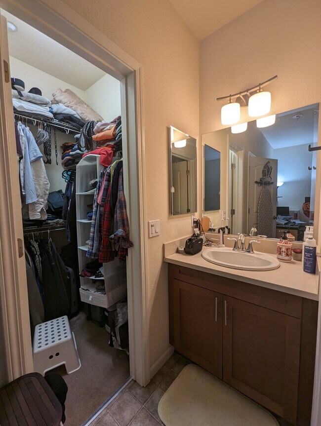 Walk-in closet (Bedroom2) - 764 Grandview Ter