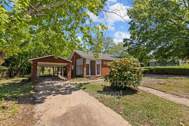 Building Photo - 108 E Ann Dr SW