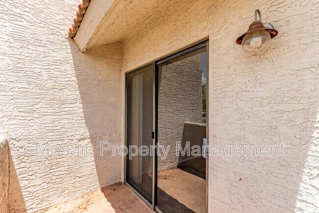Building Photo - 835 N Granite Reef Rd