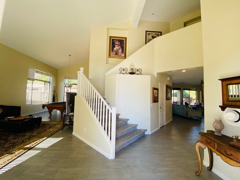 Building Photo - 6804 W Lone Cactus Dr