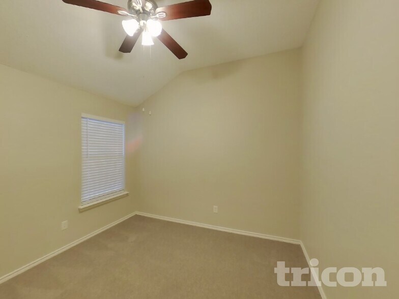 Building Photo - 1704 Fern Dr