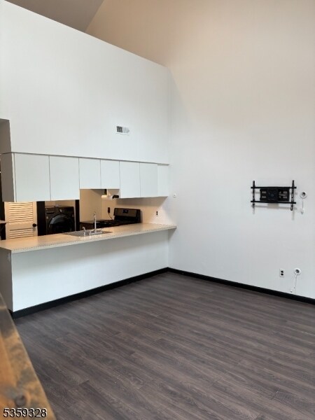 Building Photo - 2 Solitude Ct
