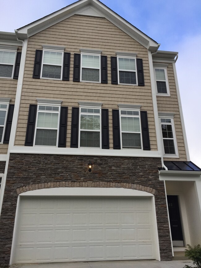 Building Photo - 3535 Sun Trl