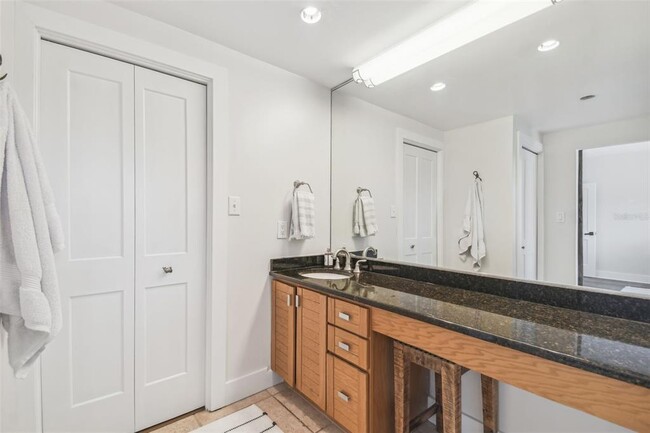 Building Photo - 762 S Village Cir