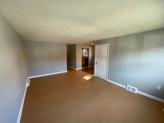 Building Photo - 148 Abbey Ter