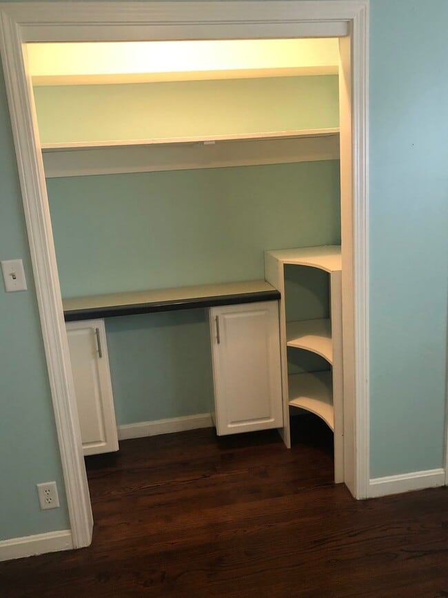 Building Photo - 4 Bed / 2.5 Bath