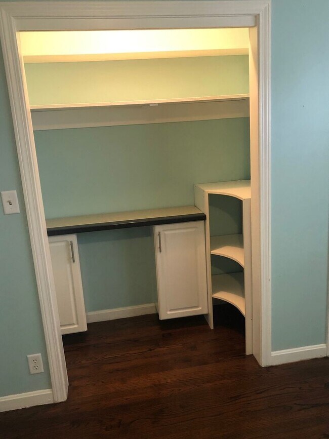 Building Photo - Nice 4 Bed 2.5 Bath House! Available July 2026!