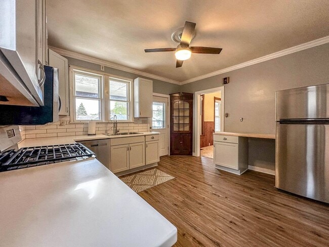 Building Photo - 502 Chestnut St