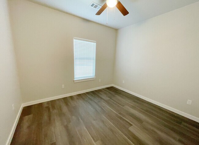 Building Photo - Beautiful 4 bedroom 2 Bath Home in New Community