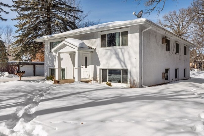 Building Photo - 2 Bedroom, Upper Level Unit for Rent in Coon Rapids! Everything Included but Electric & Internet!