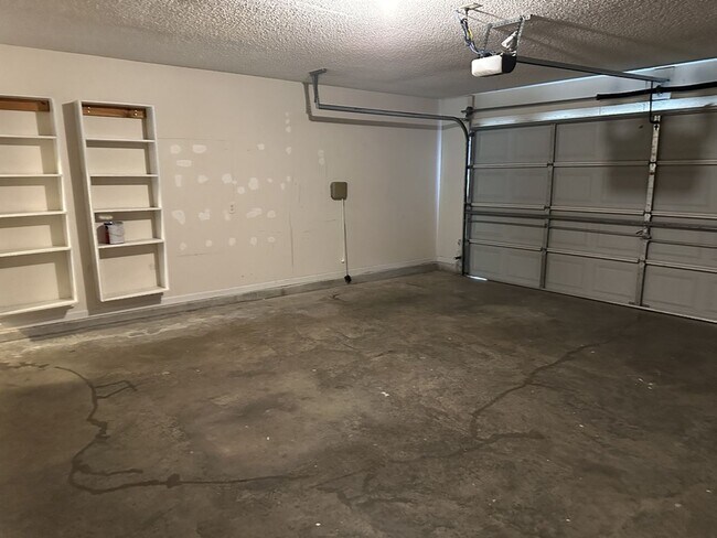 Building Photo - 641 Laurel Hill Cir