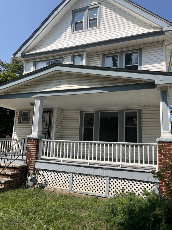 Building Photo - 12203 Castlewood Ave