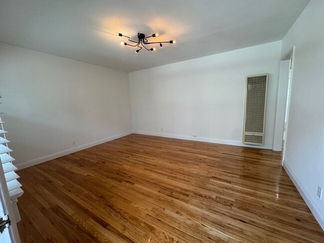 Interior Photo - 2028 Delaware Ave