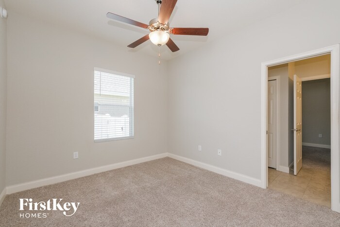 Building Photo - 5812 Valentino Way