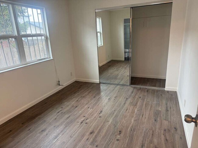 Building Photo - 560 3rd St