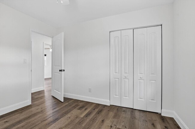 Building Photo - 291 NW 7th Ct