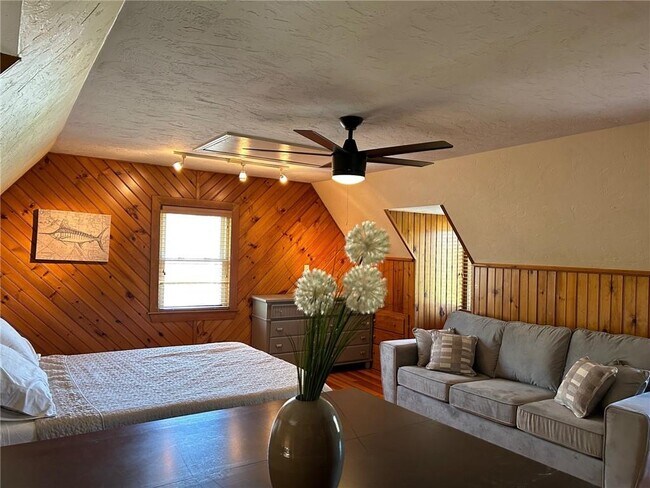 Building Photo - 42 Robinwood Rd