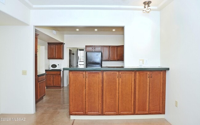 Building Photo - 1040 E Halcyon Rd