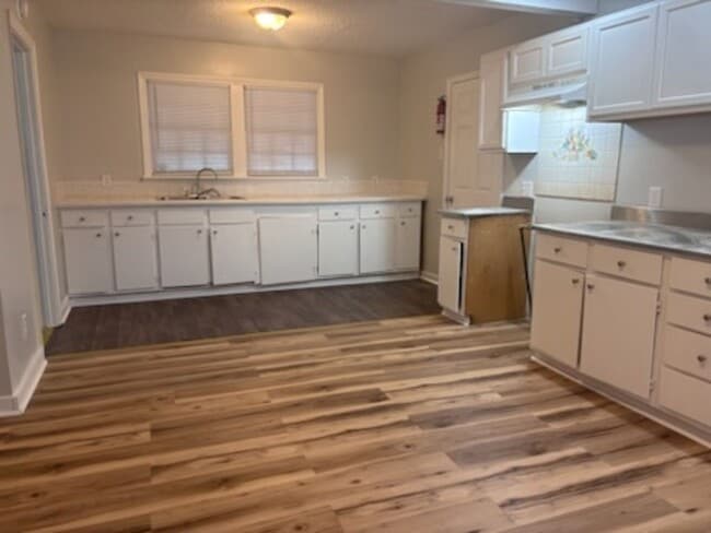 Building Photo - 196 N Sunset Terrace