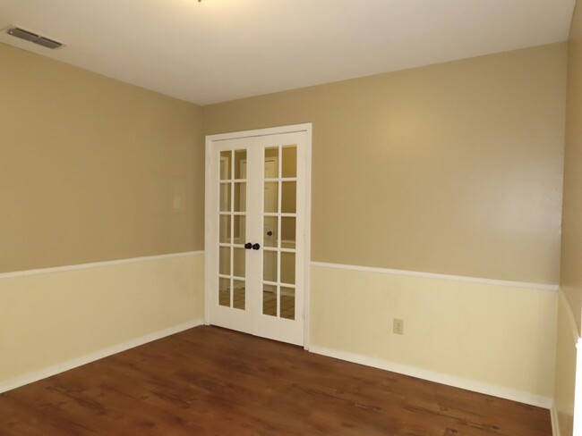 Building Photo - South Tyler - Beautiful 3 Bedroom, 2 Bath ...