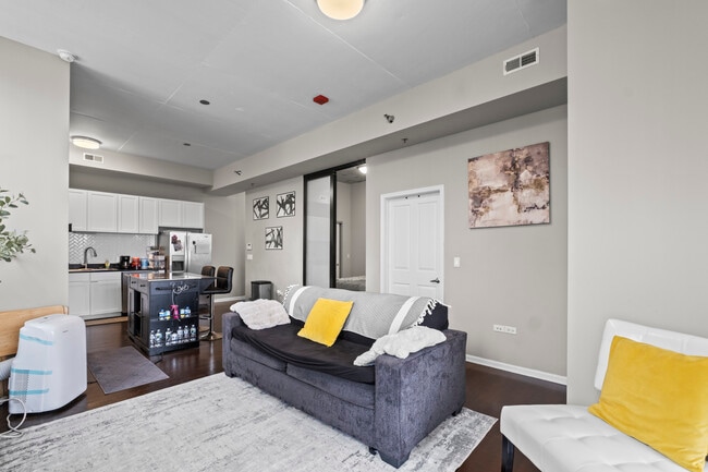 Building Photo - 1464 S Michigan Ave