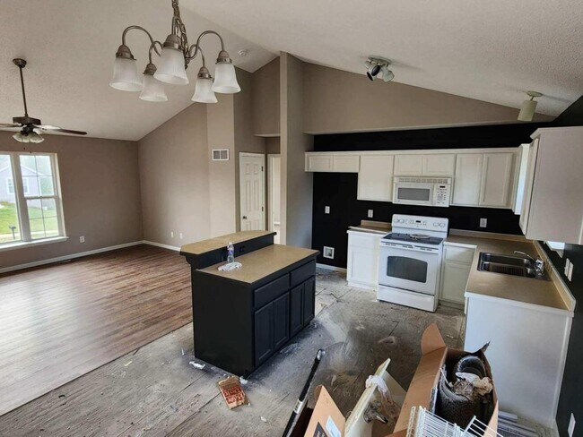 Building Photo - 2224 Chanticleer