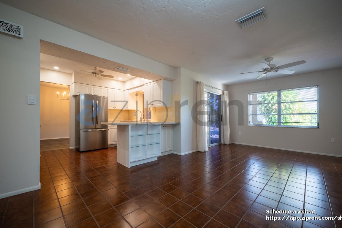 Building Photo - 468 Laurencin Dr