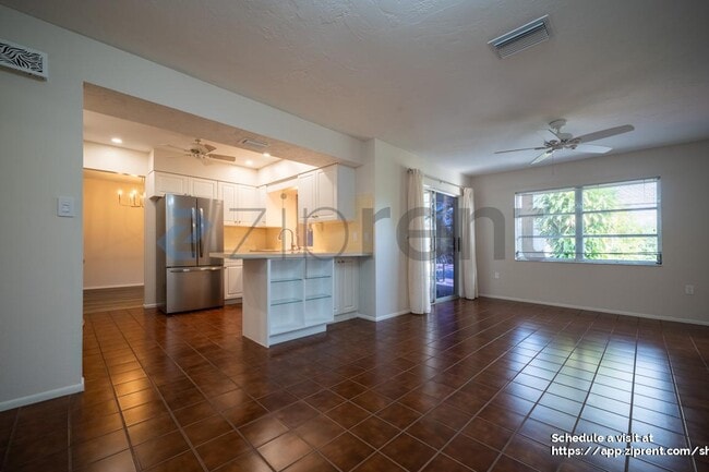 Building Photo - 468 Laurencin Dr